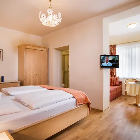 奥攀布莱克酒店 3*